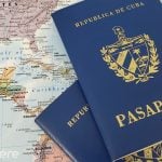 Imagen ilustrativa de unos pasaportes cubanos. (Foto © Asere Noticias)