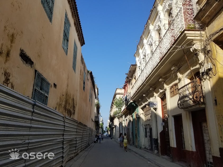 Derrumbe total en La Habana deja a cuatro familias sin hogar