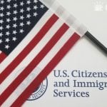 Imagen ilustrativa de una carta enviada por USCIS. (Foto © Asere Noticias)