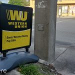 Cartel ofreciendo los servicios de Western Union en Florida. (Foto © Asere Noticias)