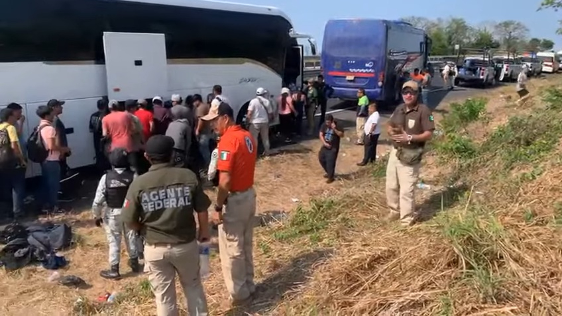 Cubans among hundreds of migrants detained on a highway in Mexico
 – 2024-05-10 10:26:58