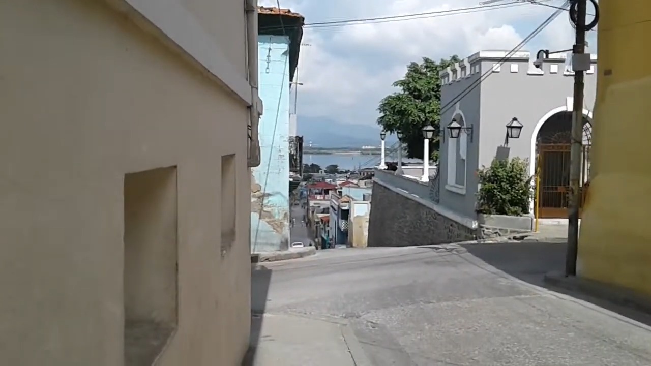 Imagen ilustrativa de las calles de Santiago de Cuba. (Captura de pantalla © Carlos del Chago-YouTube)