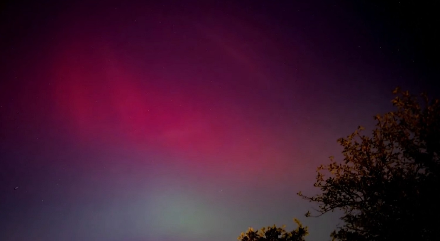 Imagen ilustrativa de una aurora boreal. (Captura de pantalla © EL PAÍS-YouTube)