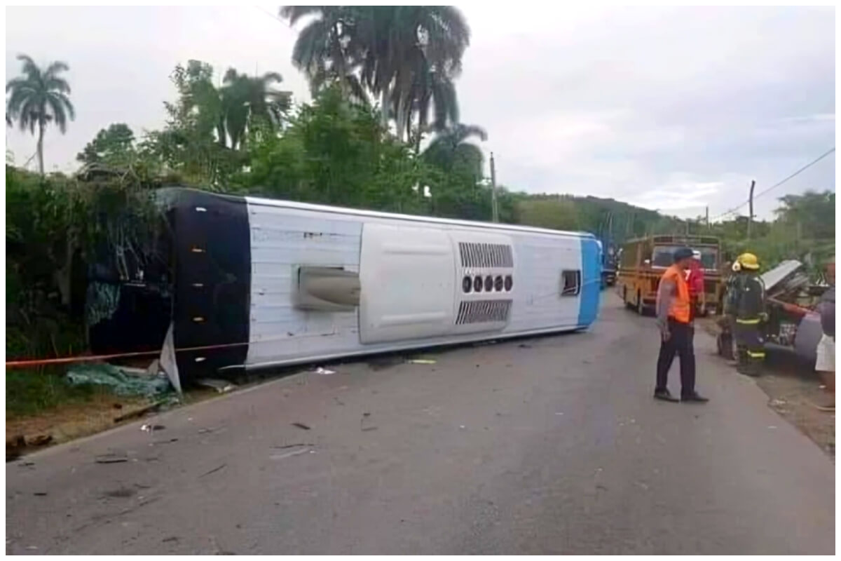 Accidente de ómnibus de la agencia estatal Gaviota en Camajuaní. (Foto © Yosmany Mayeta Labrada- Facebook)