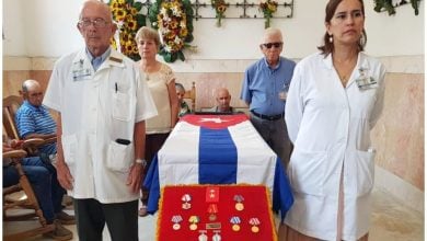 Funeral del doctor cubano Pablo Nodarse Pérez. (Foto © Hospital Clínico Quirúrgico “Hermanos Ameijeiras”- Facebook)