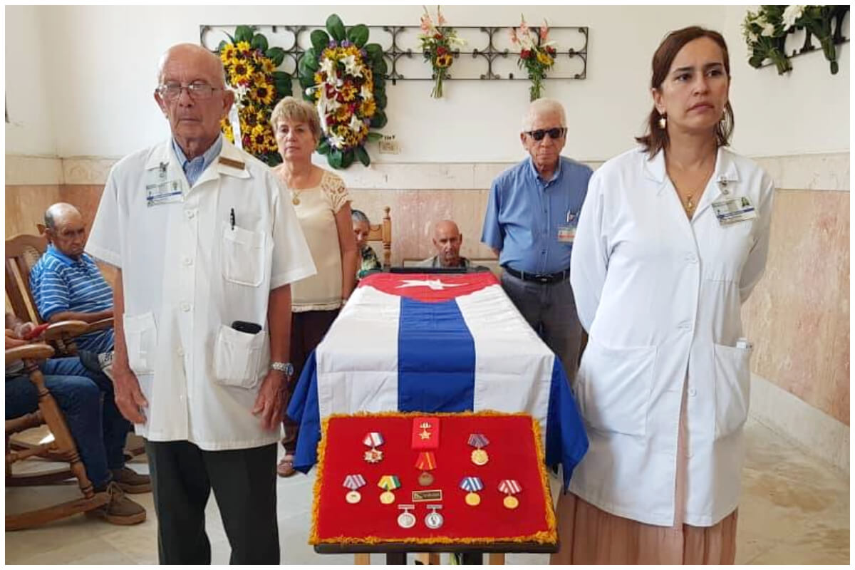 Funeral del doctor cubano Pablo Nodarse Pérez. (Foto © Hospital Clínico Quirúrgico “Hermanos Ameijeiras”- Facebook)