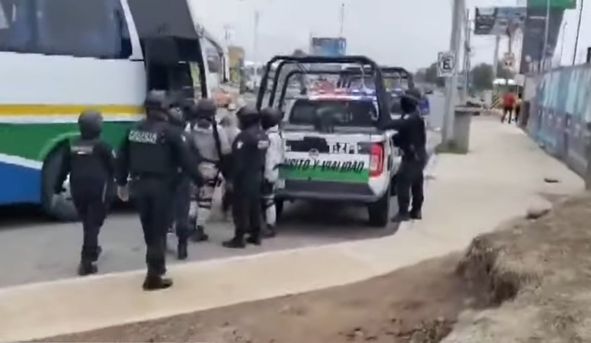 Migrantes cubanos detenidos en México tras operativo de las autoridades. (Captura de pantalla © MILENIO-YouTube)