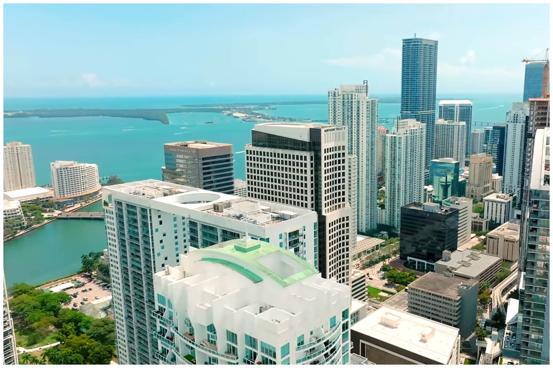 Vista aérea de Miami, ciudad cada vez más inasequible. (Captura de pantalla © Dron snap- YouTube)