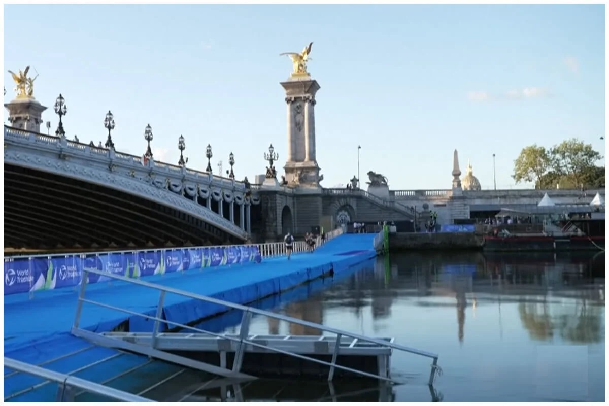 La calidad del agua en el río Sena obligó a posponer la competencia. (Captura de pantalla © France 24 Español- YouTube)