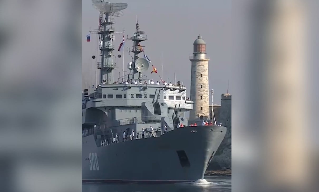 Momento en el que la nueva flotilla rusa arribó a La Habana. (Captura de pantalla © RT en Español-Twitter)