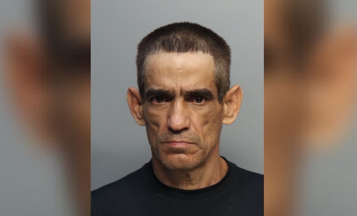 Cubano detenido en Hialeah tras ser sorprendido conduciendo un auto robado.