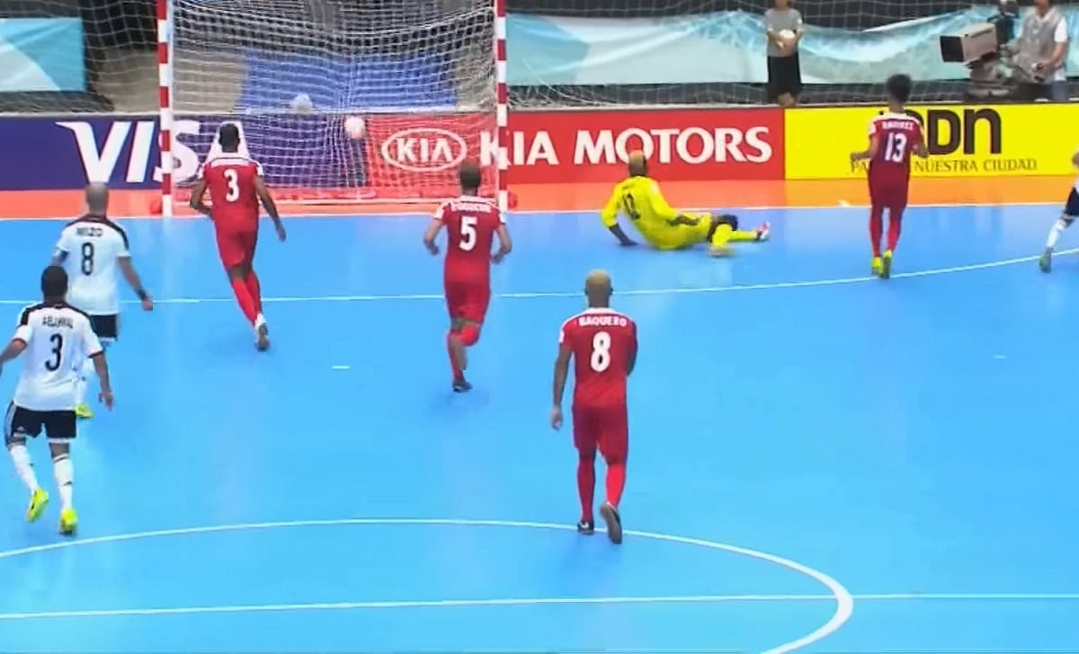 Equipo de Cuba jugando futsal. (Captura de pantalla © FIFA-YouTube)