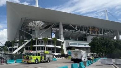 Los bomberos acudieron al lugar luego del incidente. (Captura de pantalla © NBC Miami-Web)