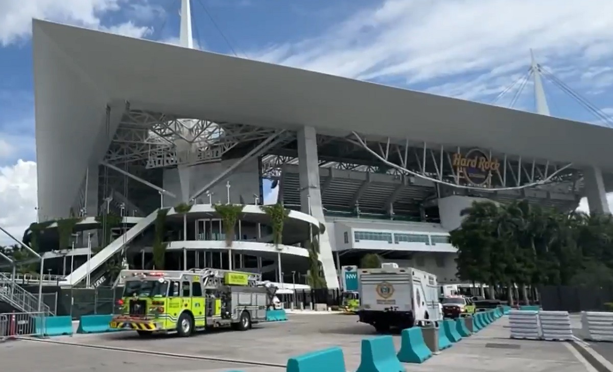 Los bomberos acudieron al lugar luego del incidente. (Captura de pantalla © NBC Miami-Web)