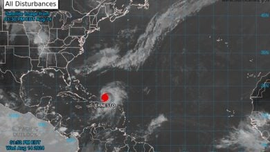 Imagen satelital del huracán Ernesto en el Caribe. (Captura de pantalla © National Hurricane Center)