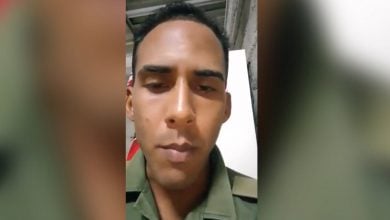 el joven afirma que lleva años intentando pedir su baja.