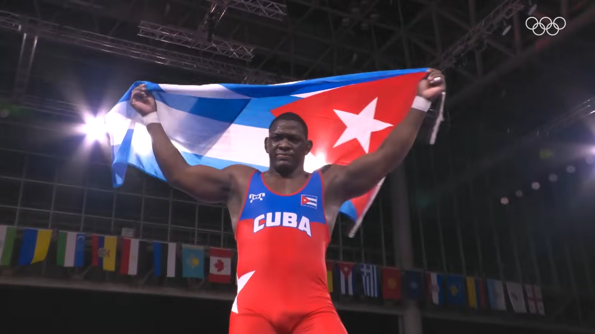 El luchador Mijaín López celebrando una de sus victorias anteriores. (Captura de pantalla © Olympics-YouTube)