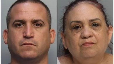 Par de cubanos detenidos por agredir a una anciana durante pelea familiar. (Foto © Miami-Dade County Corrections and Rehabilitation)