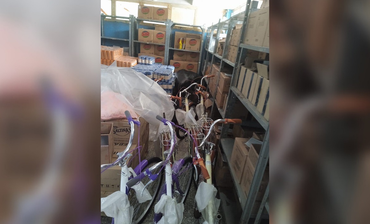 Imagen de las bicicletas escondidas en el almacén de la tienda. (Foto © Inspección Villa Clara-Facebook)