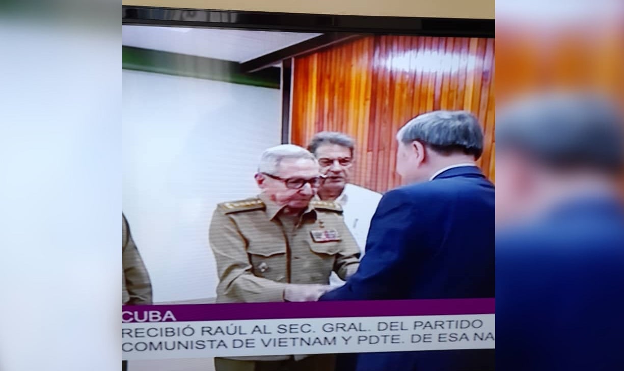 El noticiero se aseguró de recalcar la presencia de Castro en el evento. (Foto © Asere Noticias)