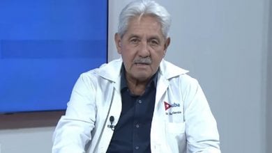 El Dr. Francisco Durán en la televisión nacional. (Captura de pantalla © Canal Caribe Alterno-YouTube)