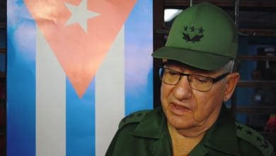 Imagen del militar siendo entrevistado. (Captura de pantalla © Cuban News Agency-YouTube)