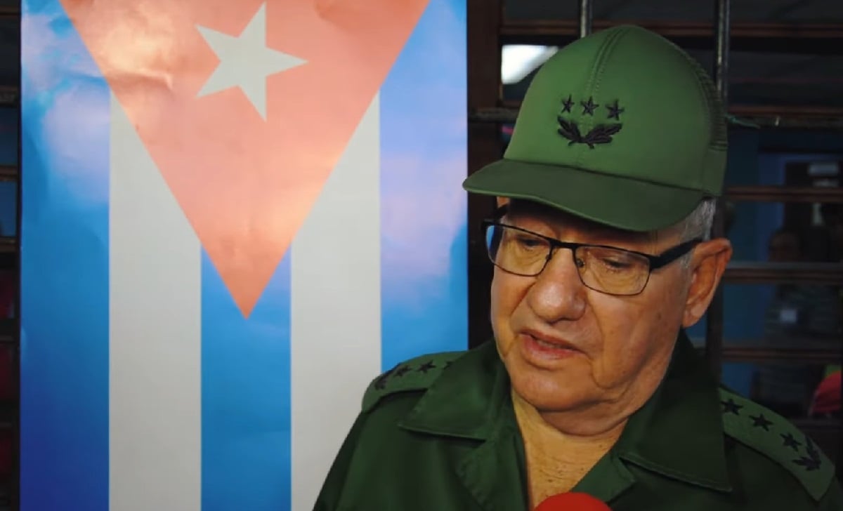 Imagen del militar siendo entrevistado. (Captura de pantalla © Cuban News Agency-YouTube)