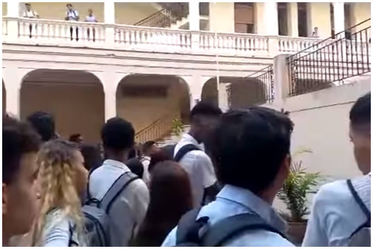 estudiantes de secu cuba caminando con ailita yt