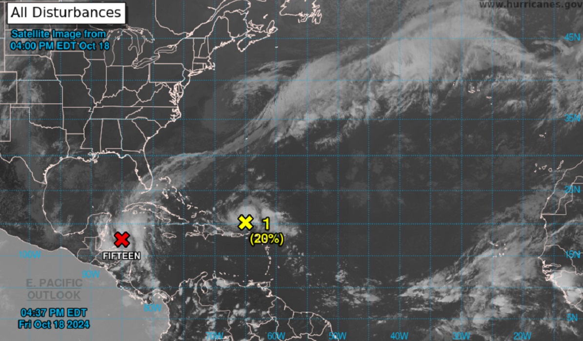 Los meteorólogos también vigilan una perturbación cerca de Cuba. (Captura de pantalla © Centro Nacional de Huracanes)