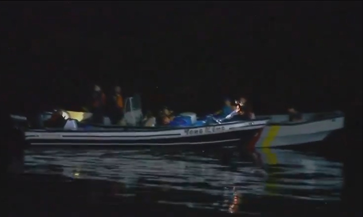 Embarcación detenida por la Armada de Colombia. (Captura de pantalla © Reporte Ya-Twitter)