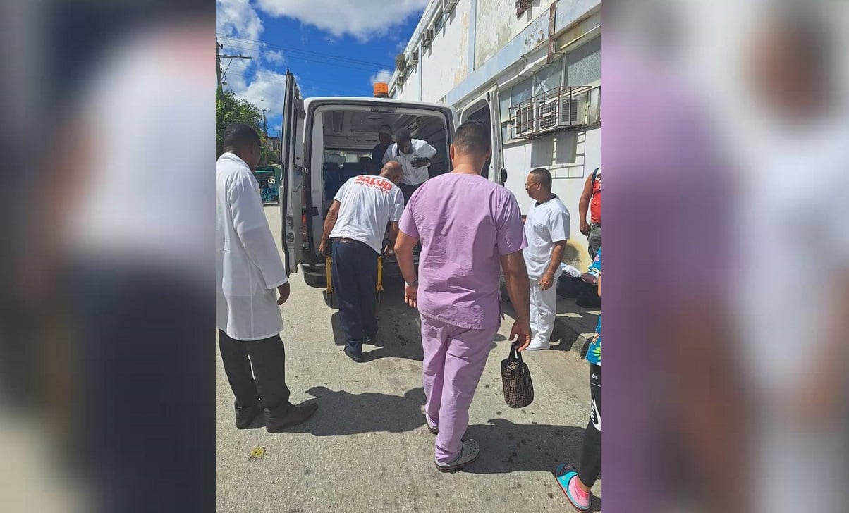 Momento en el que el menor arribó al hospital. (Foto © Idolkis Arguelles Berdión-Facebook)