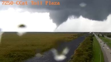 Tornado aparece en Florida antes de la llegada de Milton. (Captura de pantalla © WPTV News - FL Palm Beaches and Treasure Coast-YouTube)