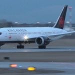 Avión de la aerolínea Air Canada. (Captura de pantalla © Alex Praglowski Aviation-YouTube)