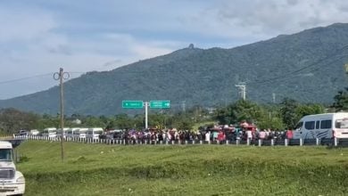 Caravana de migrantes se abre paso por México. (Captura de pantalla © Diario del Sur-Facebook)