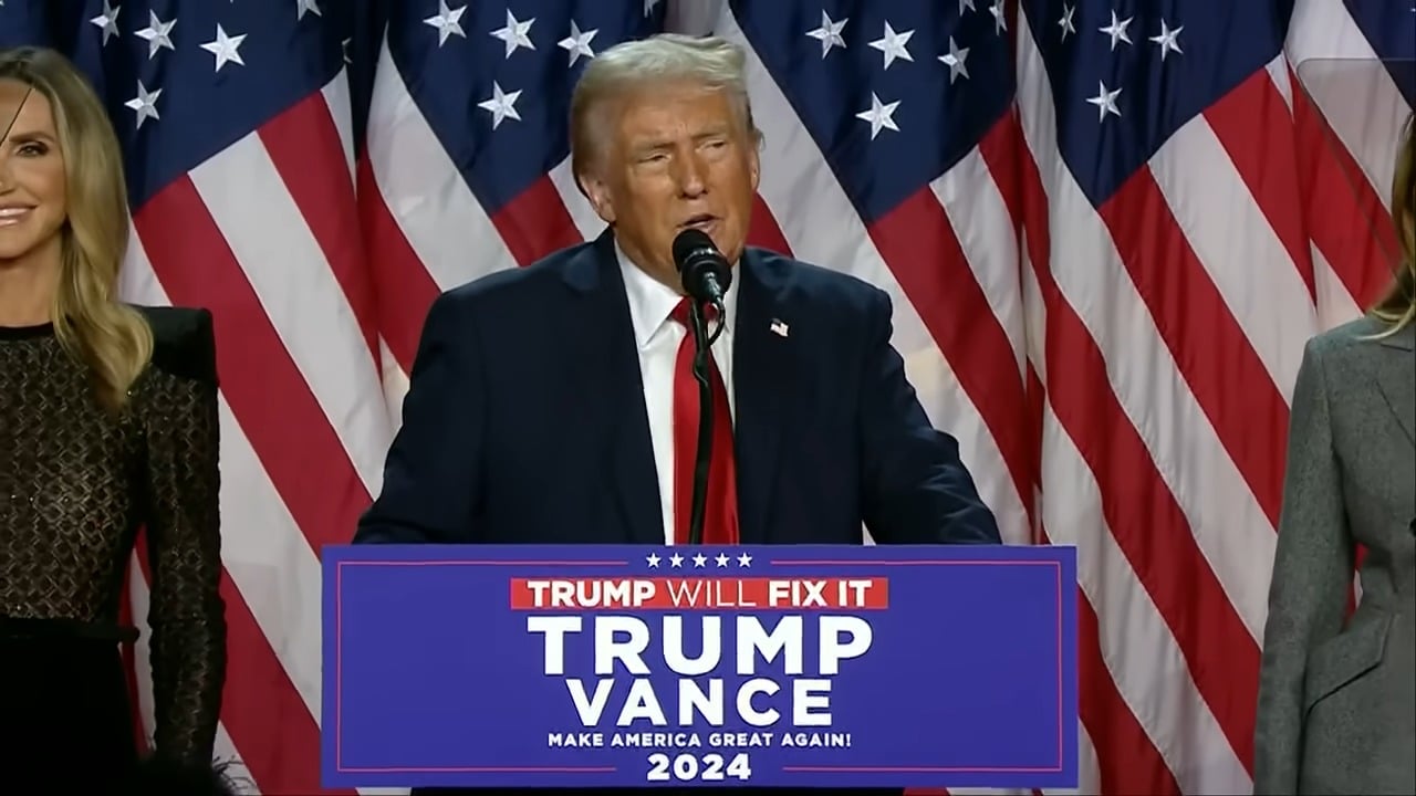 Discurso del electo presidente Donald Trump. (Captura de pantalla © FOX 5 Washington DC-YouTube)