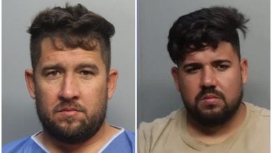 El par ahora enfrenta cargos pro agresión. (Foto © Miami-Dade County Corrections and Rehabilitation)