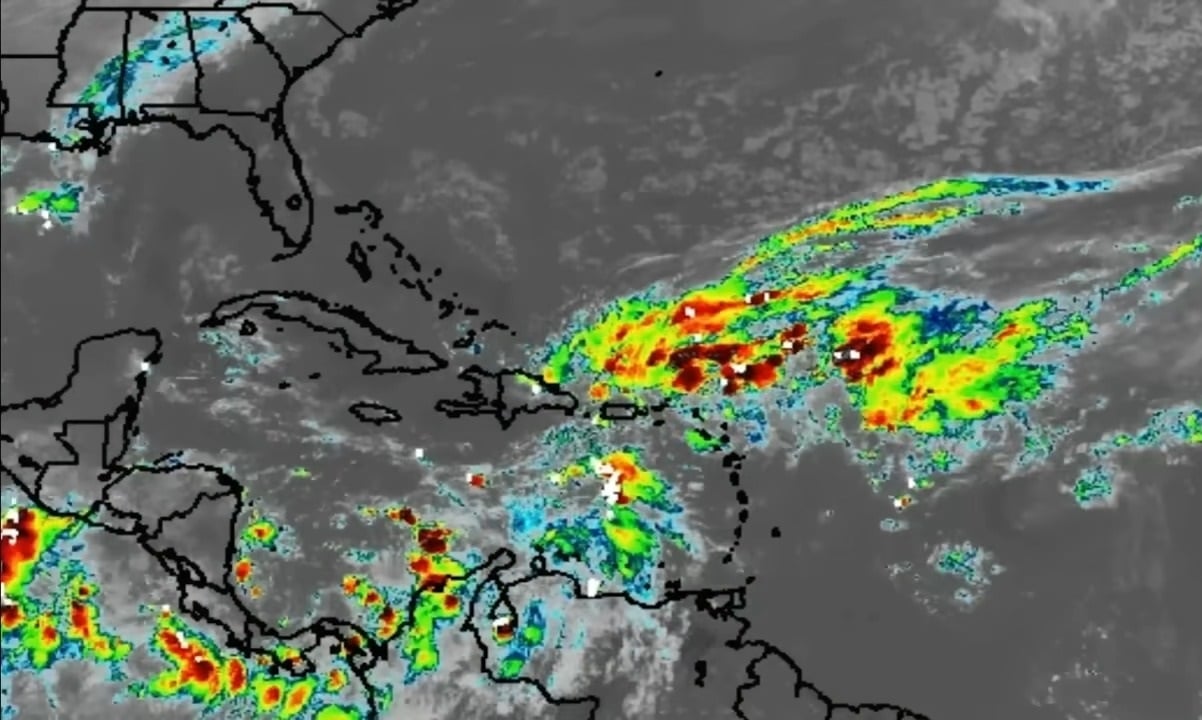 El oriente de la Isla podría experimentar fuertes lluvias en los siguientes días. (Captura de pantalla © Rubiera´s Weather 120K subscribers-YouTube)