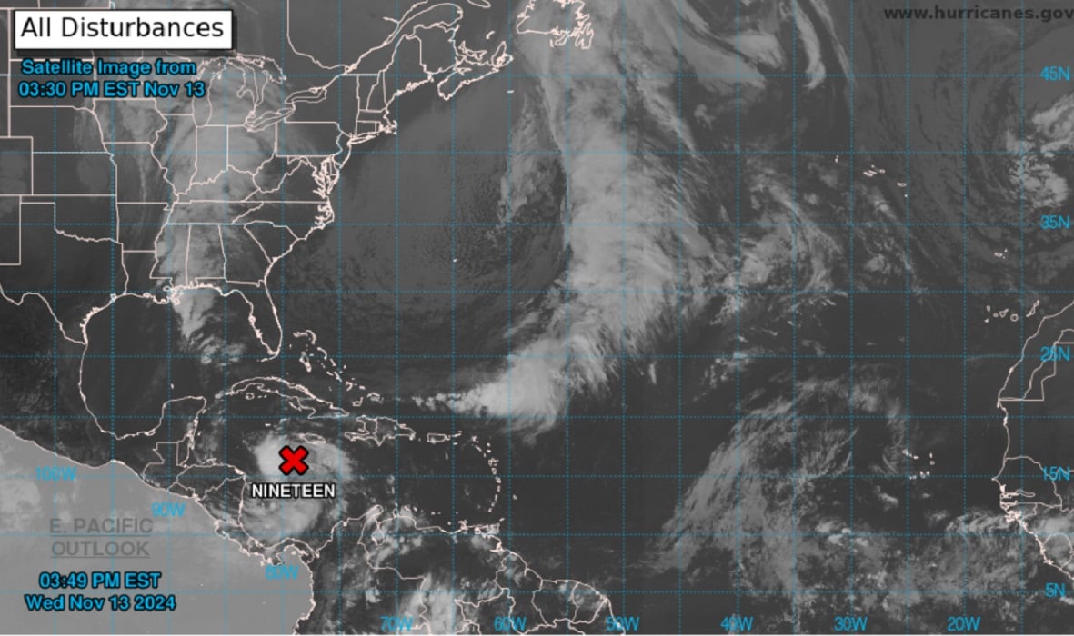 El potencial ciclón tropical número 19 de la temporada se ubica al sur de la Isla.