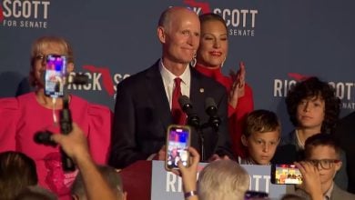 El senador Rick Scott durante su discurso de victoria. (Captura de pantalla © FOX 35 Orlando-YouTube)