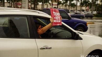 Fotografía de una seguidora de Trump en 2020. (Foto ilustrativa © Asere Noticias)