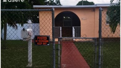 El equipo de Asere visitó la escena, en la casa de Damián Valdez en Hialeah, donde sucedió todo. (Foto © Asere Noticias)