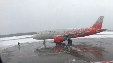 Avión de la aerolínea Rossiya. (Captura de pantalla © Noel Philips-YouTube)