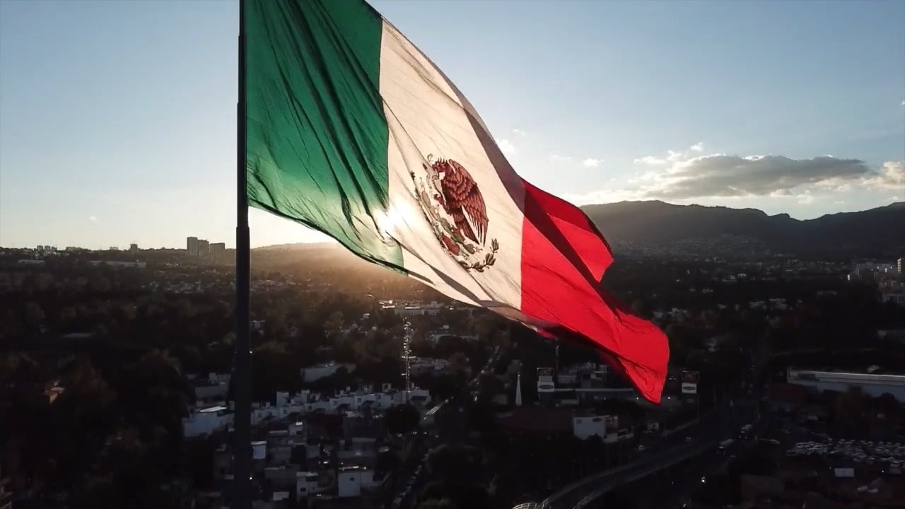 Imagen ilustrativa de la bandera de México. (Captura de pantalla © J. Carlos Reynoso-YouTube)