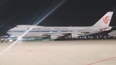 Avión en el que arribaron las donaciones hechas por China. (Captura de pantalla © Alberto Blanco Silva-Twitter)