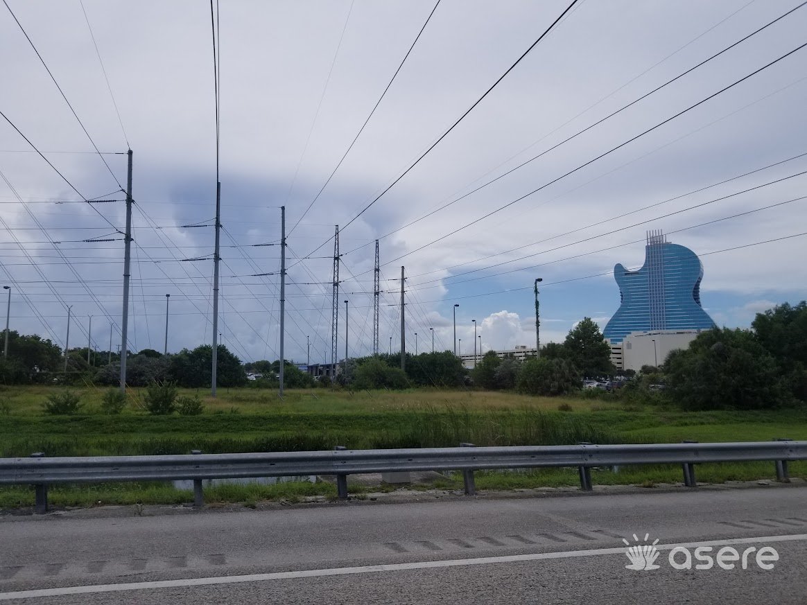 Imagen ilustrativa de cables de electricidad en Florida. (Foto © Asere Noticias)