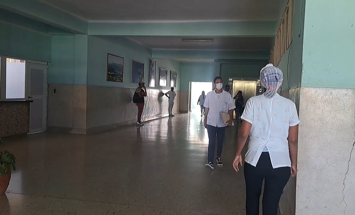 Pasillos del Hospital Infantil Norte en Santiago de Cuba. (Captura de pantalla © TurquinoTeVe-YouTube)