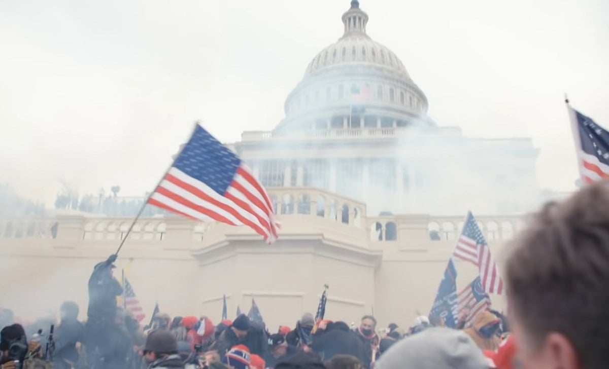 Imagen del asalto al Capitolio de EEUU. (Captura de pantalla © VICE News-YouTube)