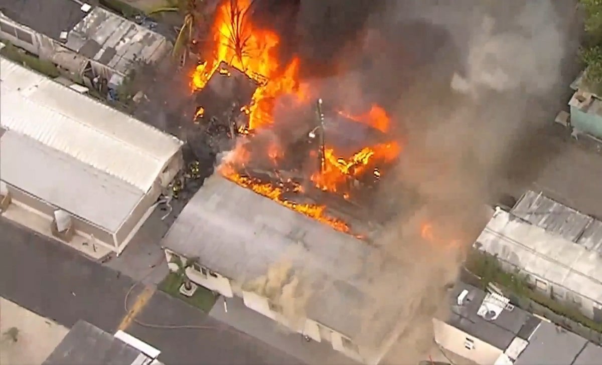 El incendio se registró al noreste del condado de Miami-Dade. (Captura de pantalla © Telemundo 51)