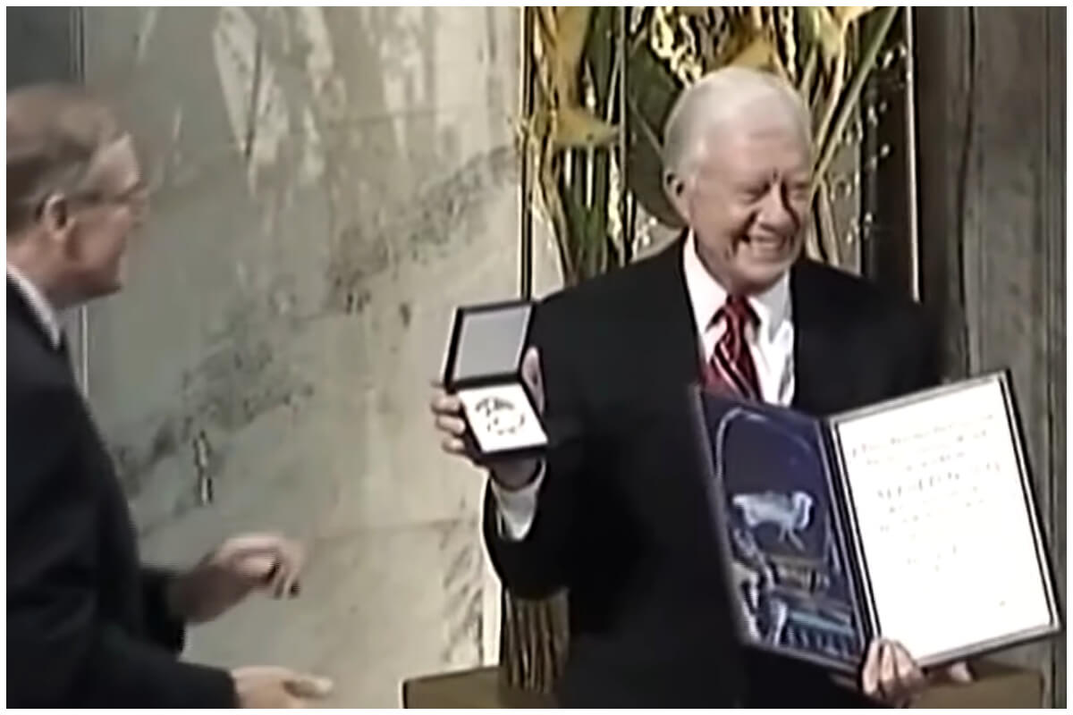 Jimmy Carter fue el único presidente que mantuvo a EEUU alejado de la Guerra, y fue acreedor al Nobel de la Paz en 2002. (Captura de pantalla © NMás- YouTube)