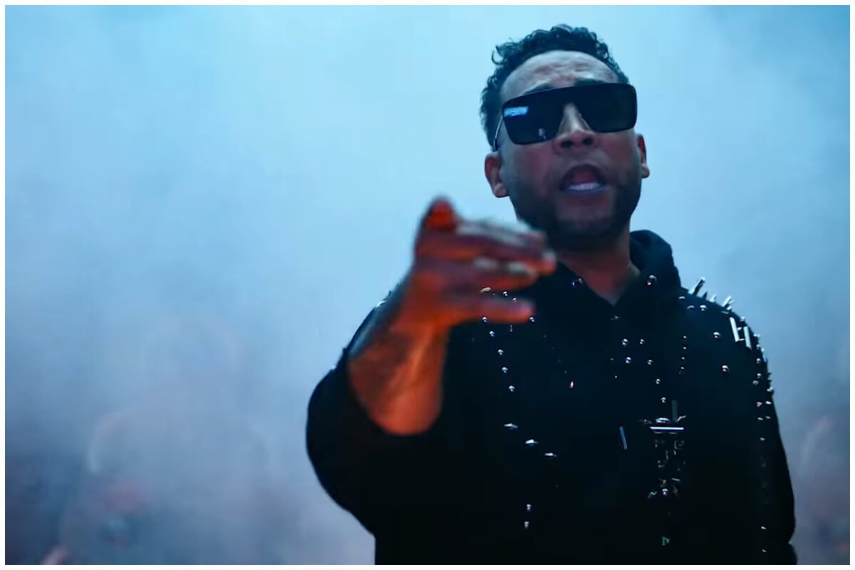 Don Omar es uno de los pioneros del género del reguetón. (Captura de pantalla © Wisin - YouTube)